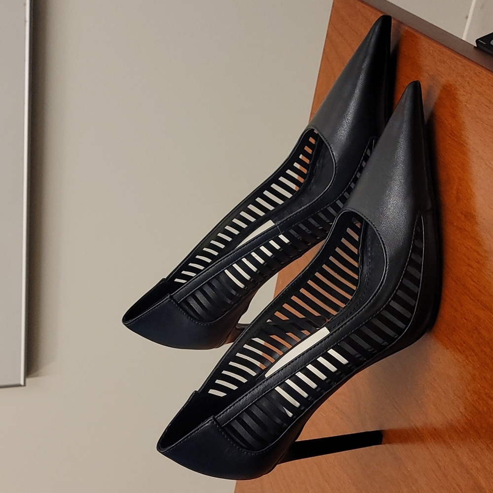 Black Zara pumps  NWOB size 9/40